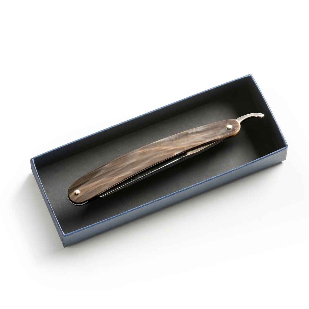 Straight Edge Razor with Smooth Horn Handle.