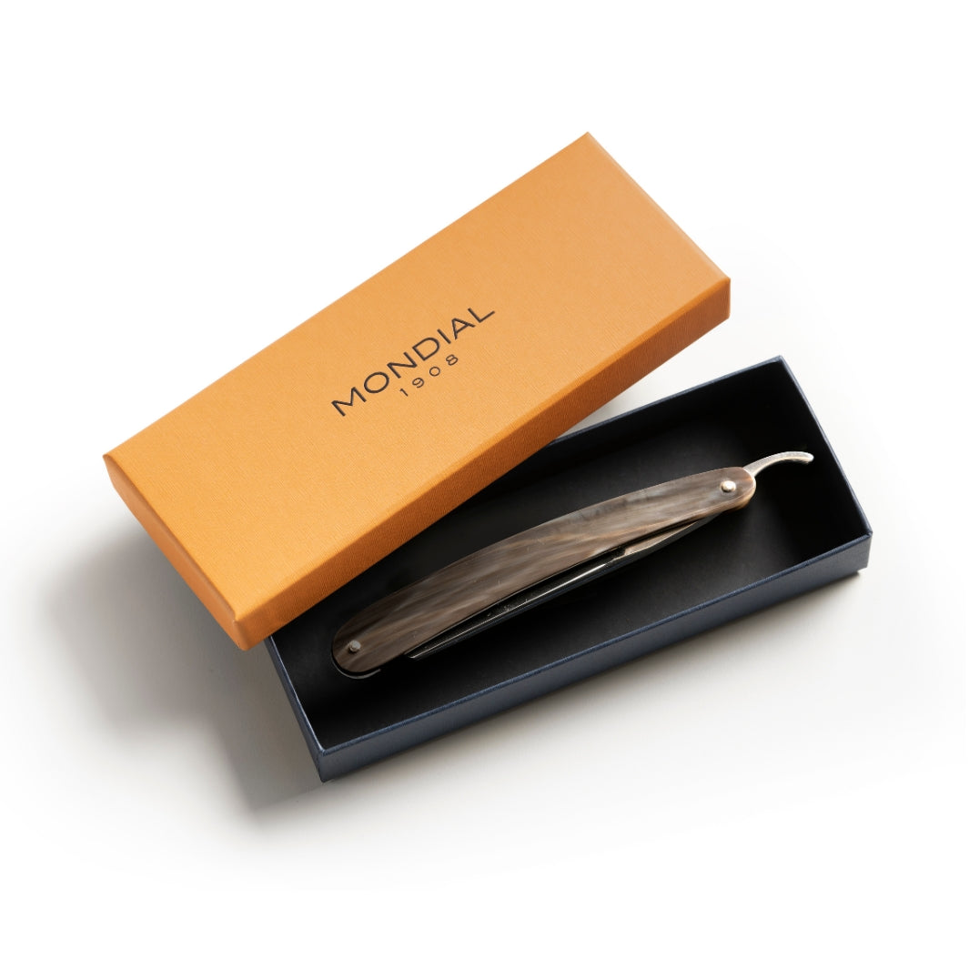 Straight Edge Razor with Smooth Horn Handle.